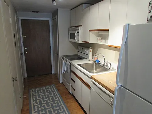 1300 Hudson St Photo 1