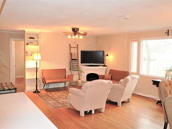 4th image of 225 Burrwood Ave
