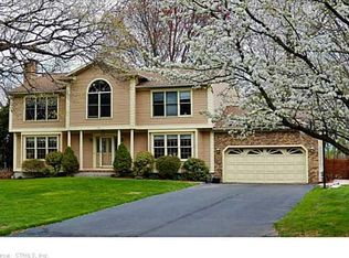 7 Falcon Crst, North Haven, CT 06473