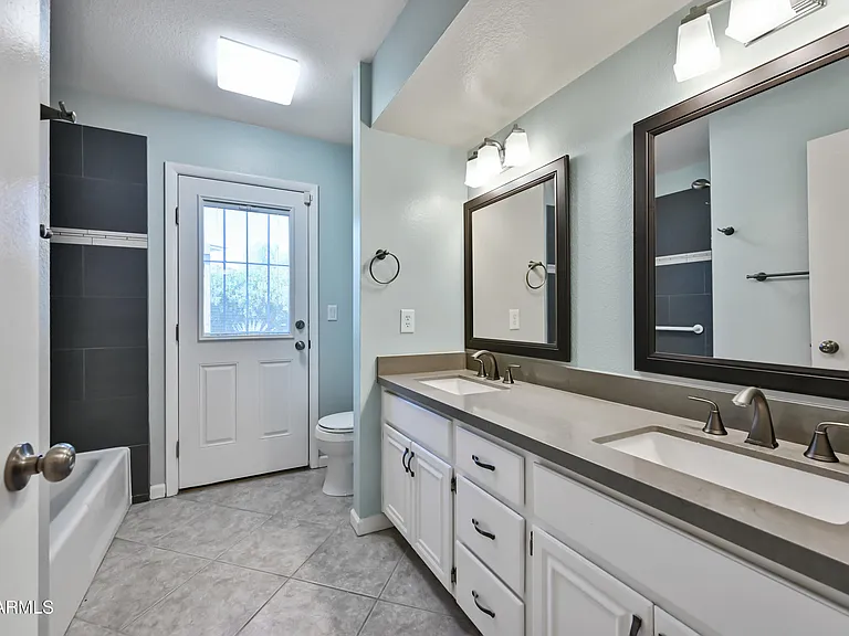 324 W Willow Ave — Photo 29