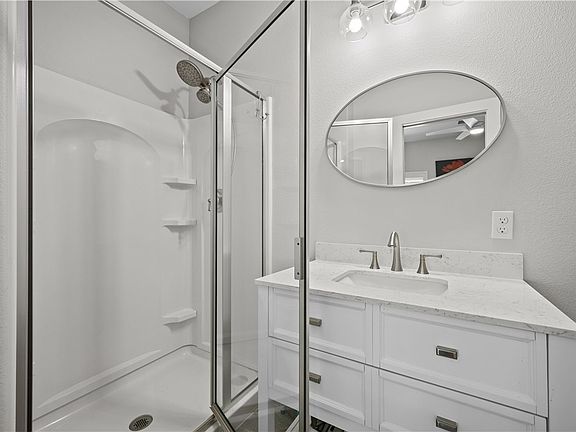 5th image of 60 Magnolia St