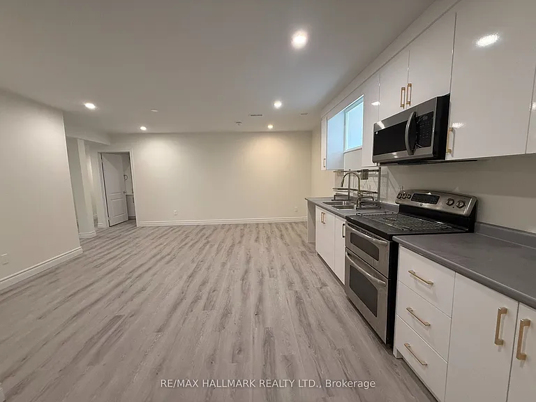 43 Oak Ave — Photo 10