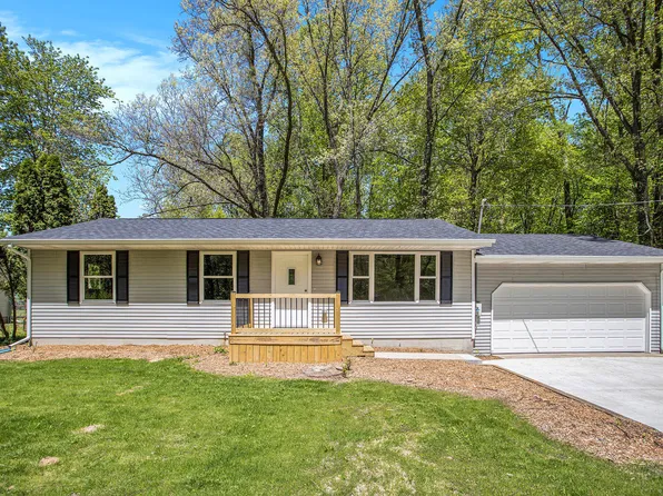 36840 Hillside Dr, Paw Paw, MI 49079