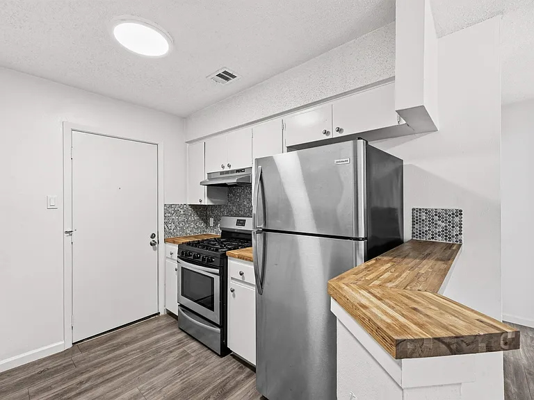 11301 Oakwood Dr #B — Photo 11
