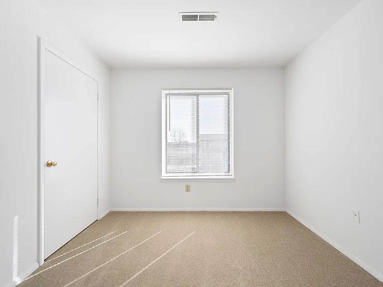 Foxridge Apartment Homes — Photo 160