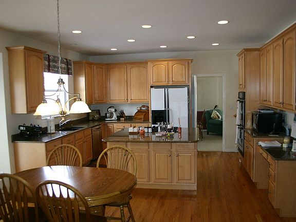 Gourmet Kitchen with Eating Space
