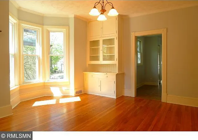 1051 17th Ave SE — Photo 2