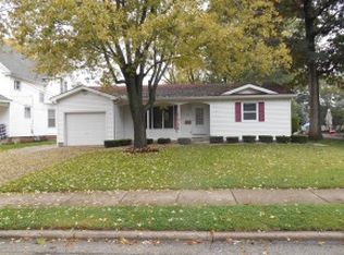 837 11th St, Charleston, IL 61920