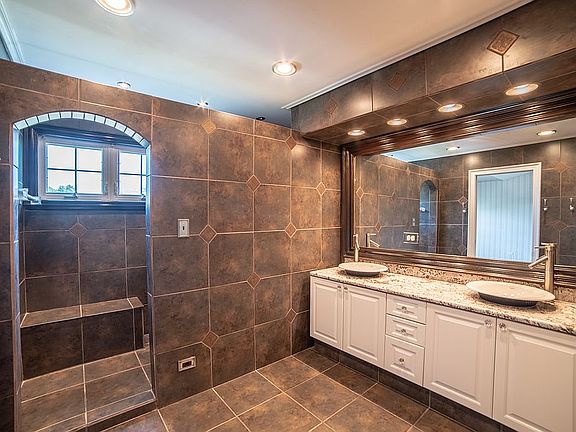 5th image of 6101 Oakmont Ln