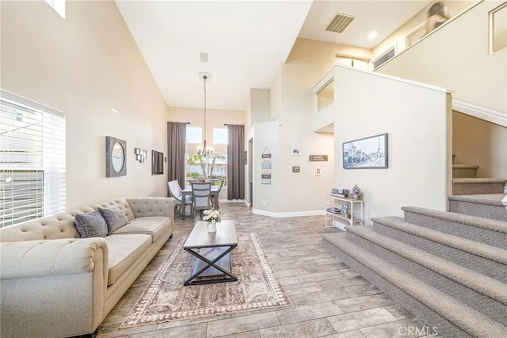 3 bed, 2.5 bath, 1624 sqft, $4,950 — Photo 4