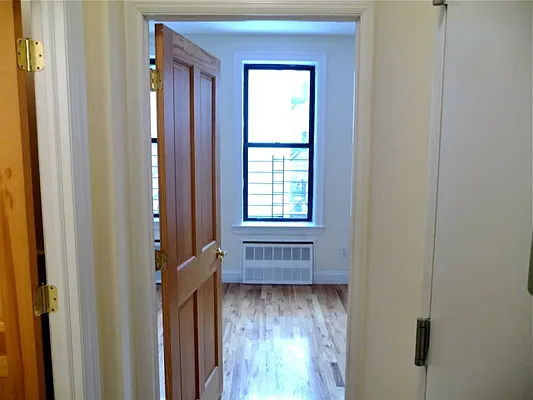 Rented by Perry Associates NYC Inc | media 4