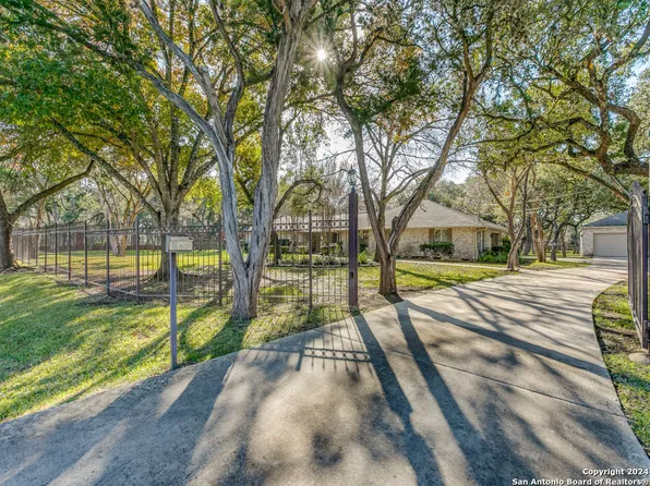 108 PIN OAK FOREST ST, Hill Country Village, TX 78232