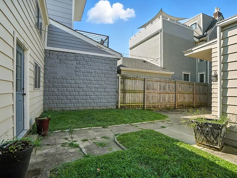 843 Overton St — Photo 34