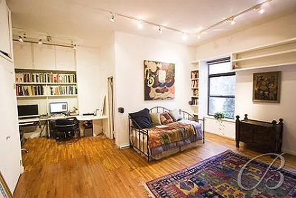 Sold by Bellmarc Realty | media 3