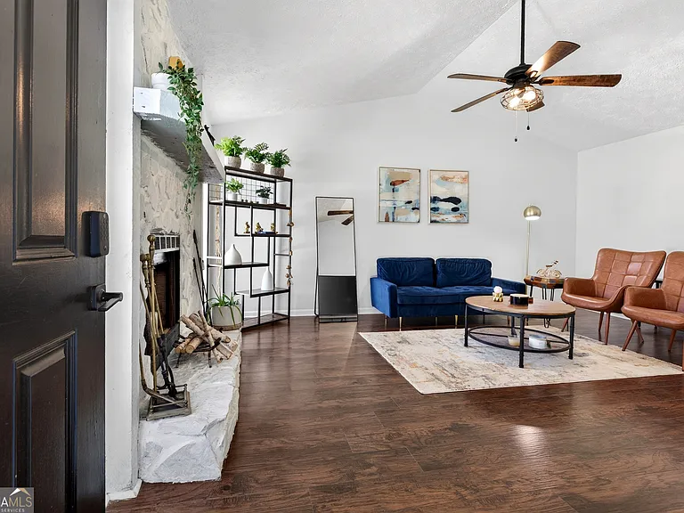 11525 Matthews Trl — Photo 3