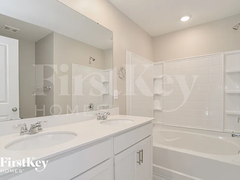 164 N Hill Ln — Photo 10