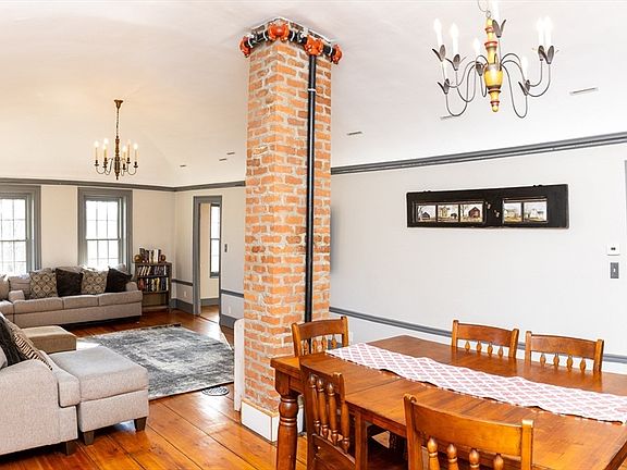 2nd image of 10 Baldwinville Rd