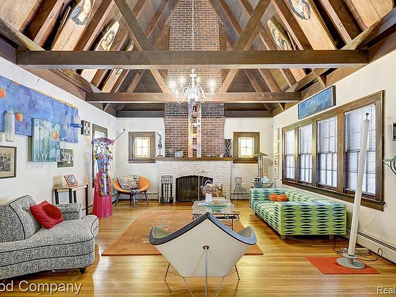 3rd image of 19 Oakdale Blvd