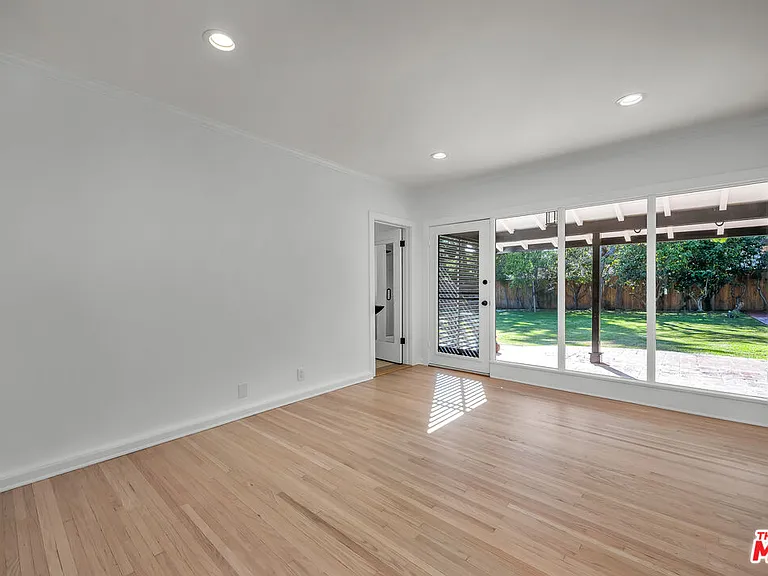 629 N Rexford Dr — Photo 18