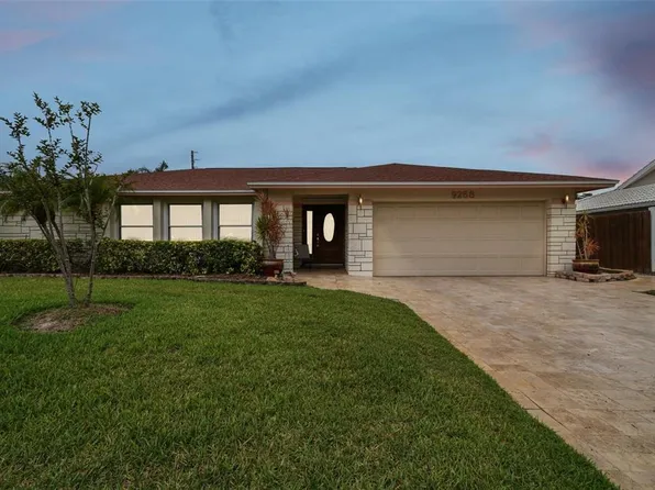 9258 121st St, Seminole, FL 33772