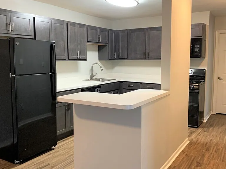 Garden Pointe Apartments — Photo 32