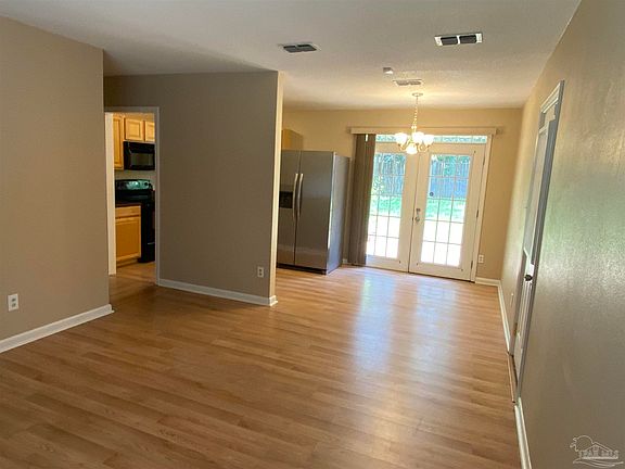 4th image of 925 Artesian Ave