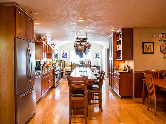 3rd image of 1324 Bryant Ct