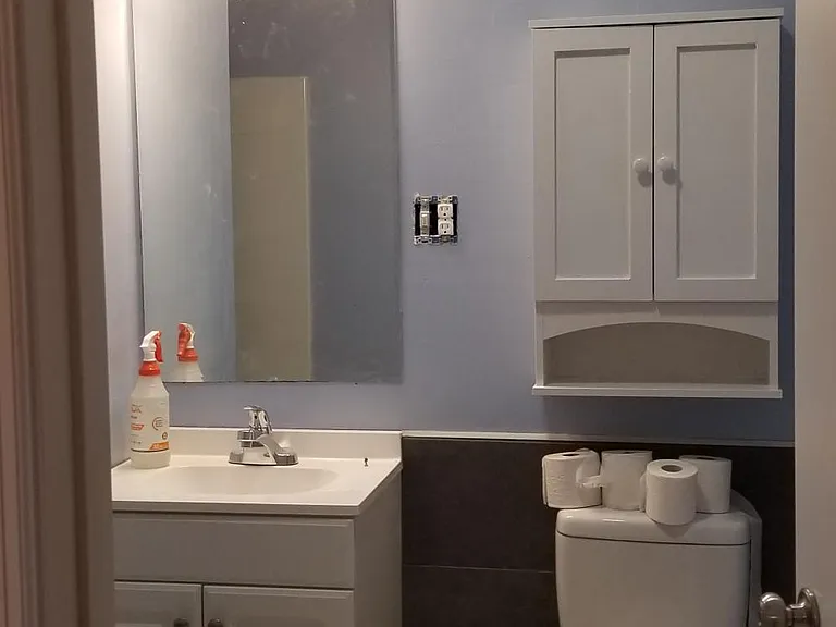 Main bedroom's bath, with shower, no tub