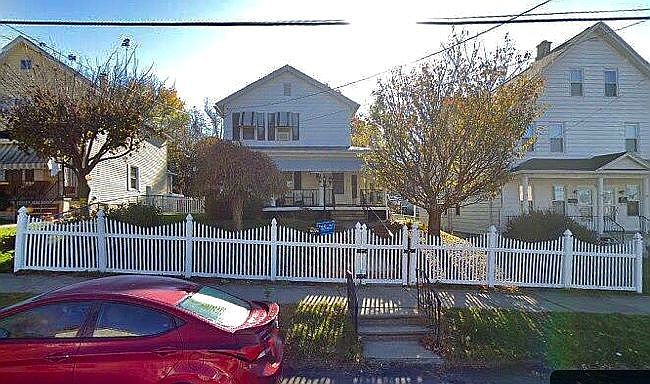 FrontOf House w Picket Fence