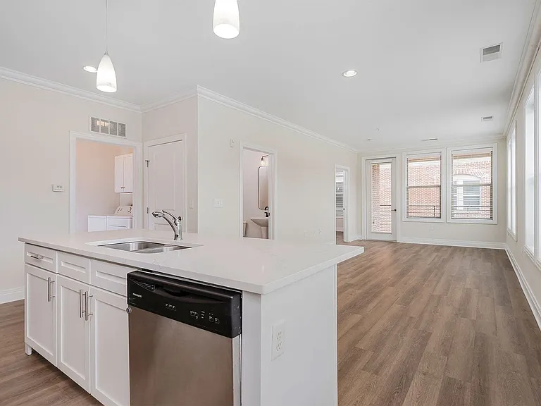Harrison Park Apartments — Photo 24