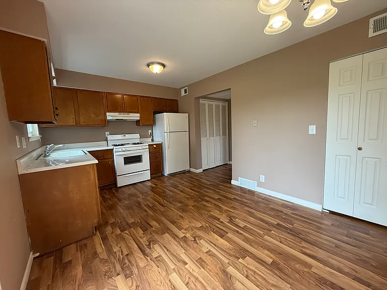 409 Lakeside Ave — Photo 7