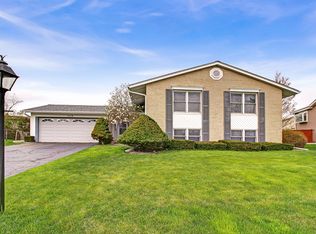 1468 Hodlmair Ln, Elk Grove Village, IL 60007