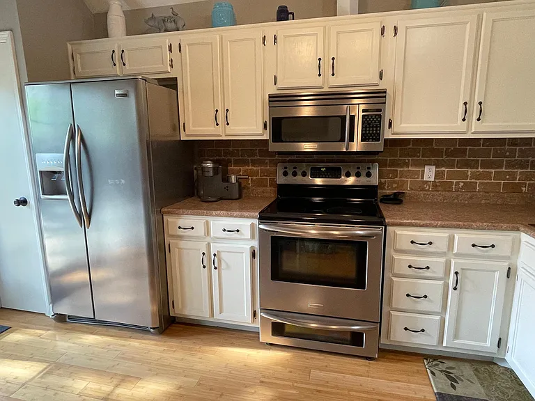 707 Hayling Ct — Photo 2