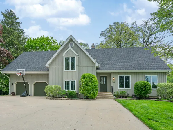 900 Merry Ln, Oak Brook, IL 60523