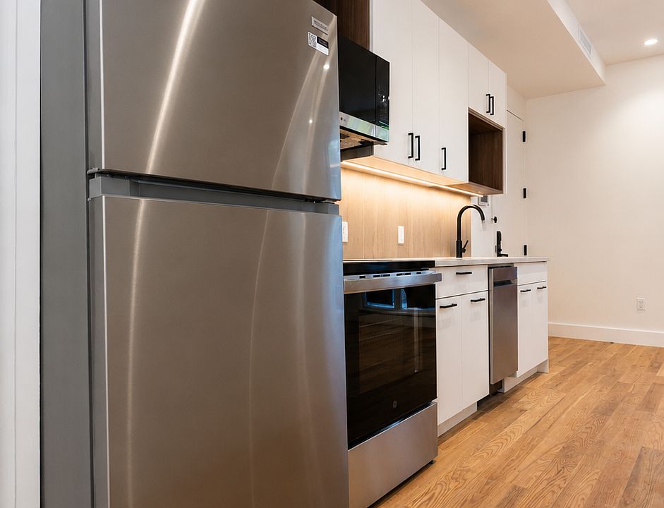 1st image of 418 Lorimer St #1G