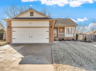 215 W Sandhill Rd, Derby, KS 67037