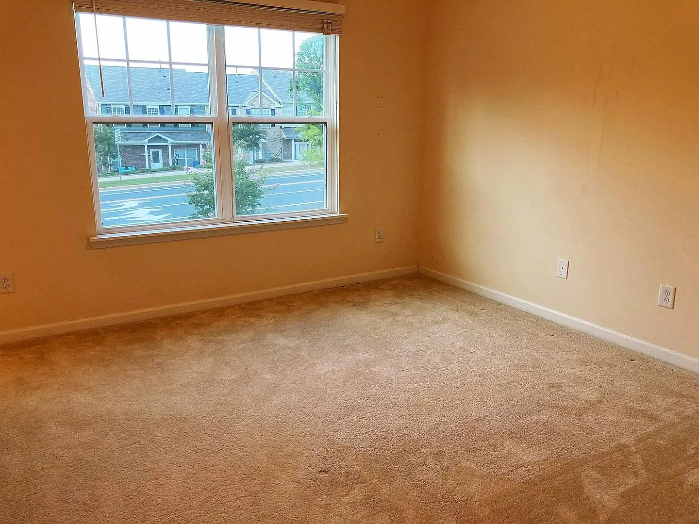 Charming 3BR Townhome in Charlotte — Photo 4