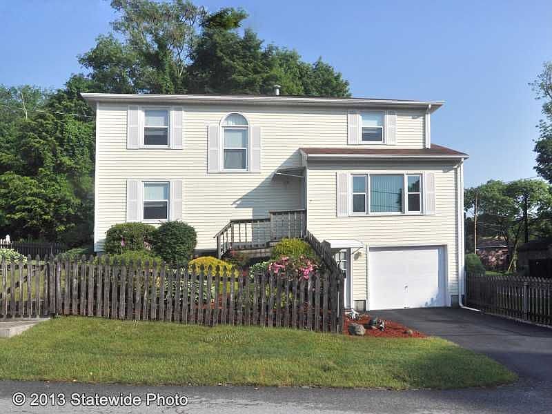 1st image of 7 Knoll Crest Dr