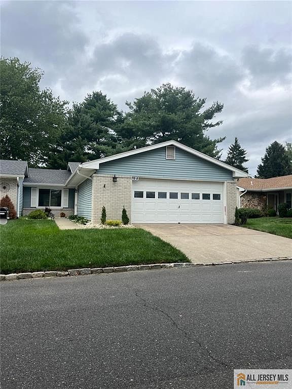 719 Delair Rd — Clearbrook Golf Club