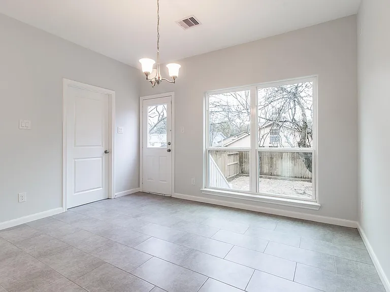 710 Barkley St #B — Photo 3