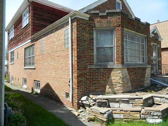 3rd image of 2628 N Elm St