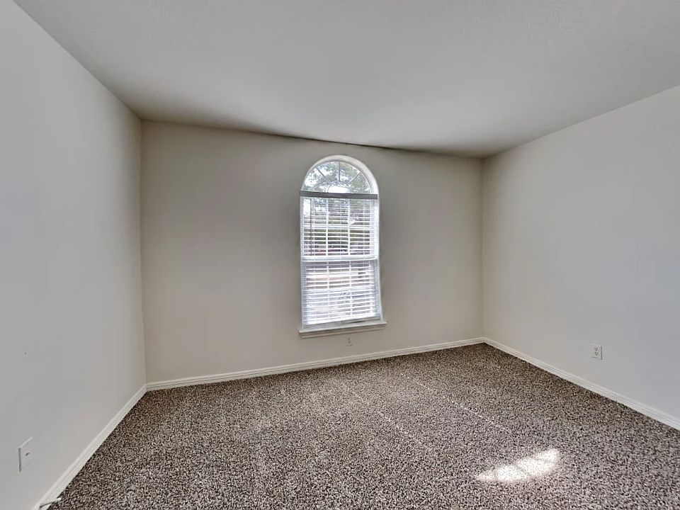 1st image of 20250 Kenswick Dr
