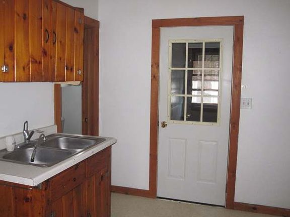 5th image of 627 S Brown St