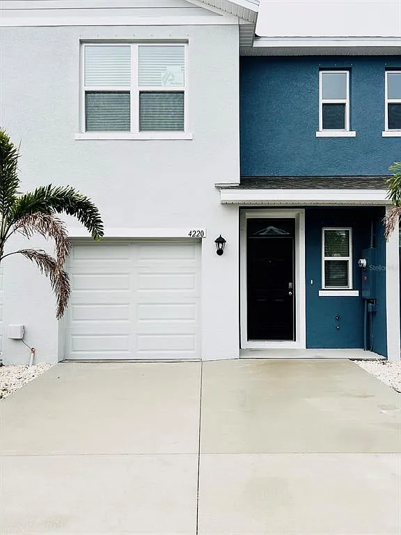 3 bed, 2.5 bath, 1464 sqft, $2,200 — Photo 1