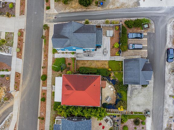 3rd image of 2518 SW Anemone Ave