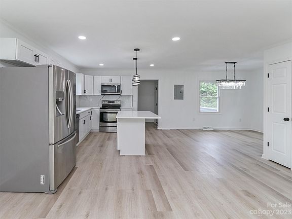 3rd image of 1610 Trexlar Ave