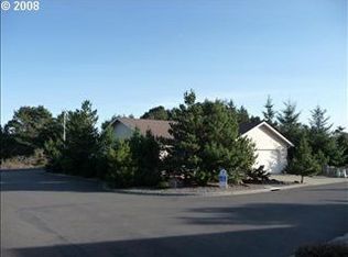 26 Wild Winds St, Florence, OR 97439