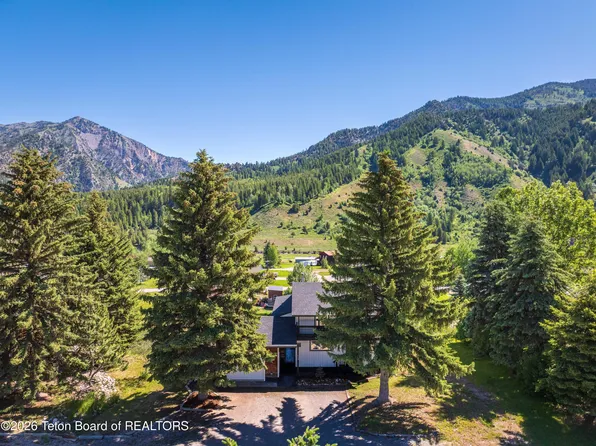 428 Meadows Dr, Alpine, WY 83128