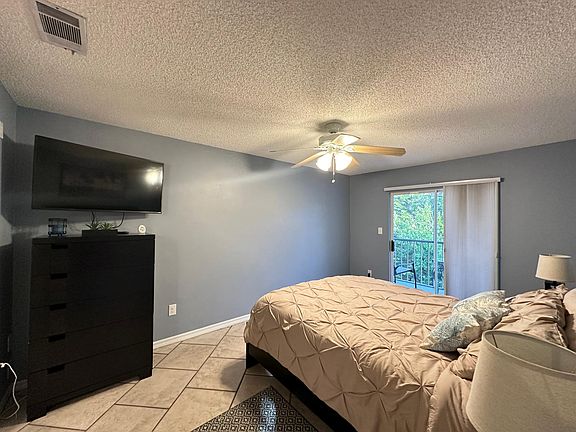 3rd image of 438 Beach Park Ln
