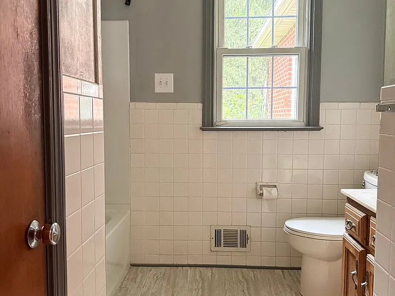 69 W Charlotte St — Photo 12